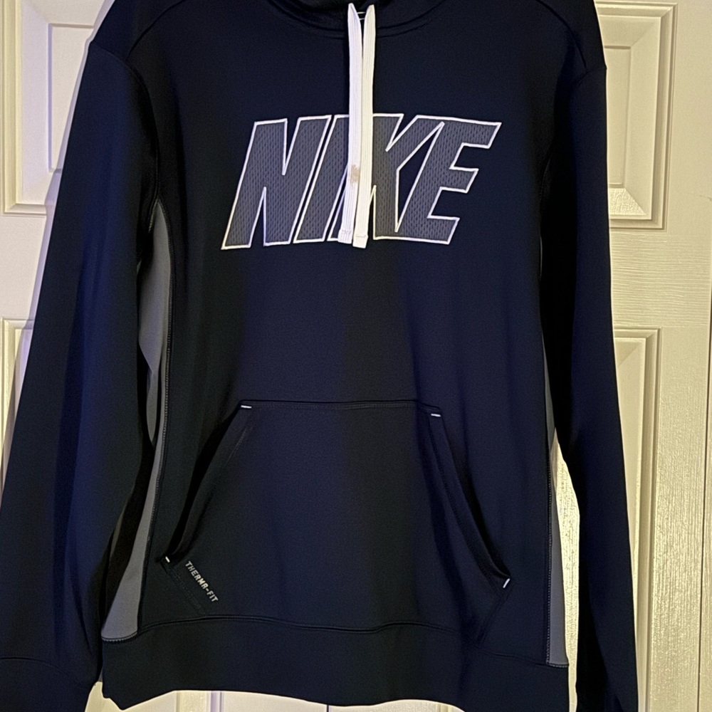 Women’s dry fit size medium Nike hoodie